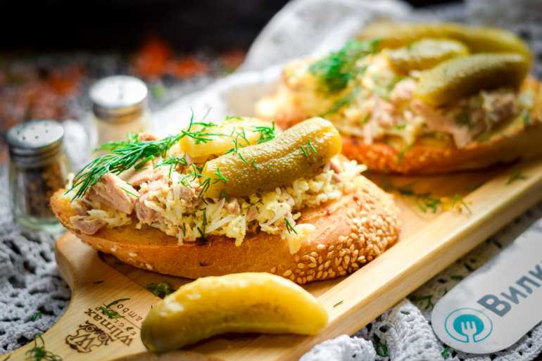 Сэндвич с тунцом и яйцом рецепт с фото пошагово и видео - 1000.menu