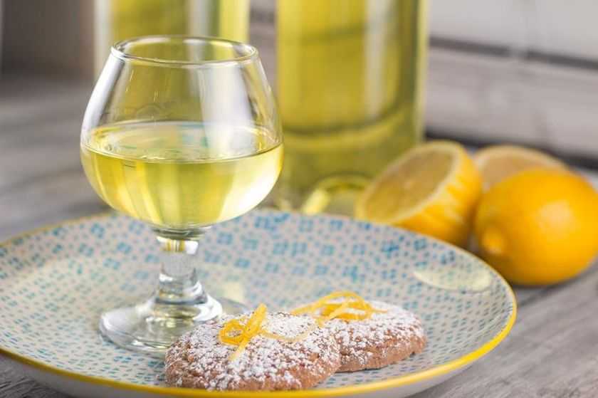 Лимонная настойка — 7 рецептов в домашних условиях