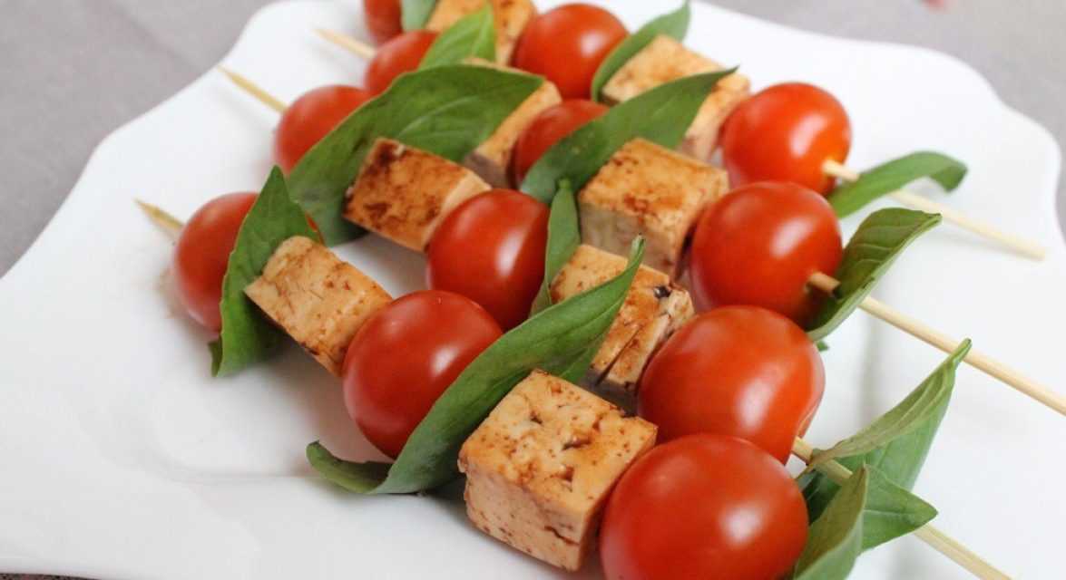 Канапе с оливками  и сыром на шпажках рецепт с фото пошагово - 1000.menu