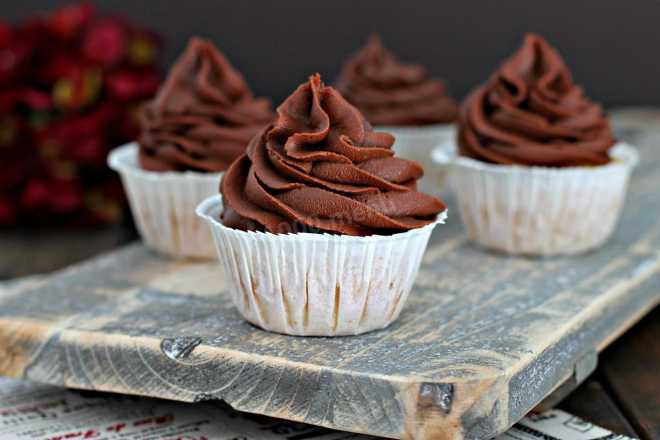 Вкуснейшие шоколадные капкейки: 4 рецепта и секреты выпечки
