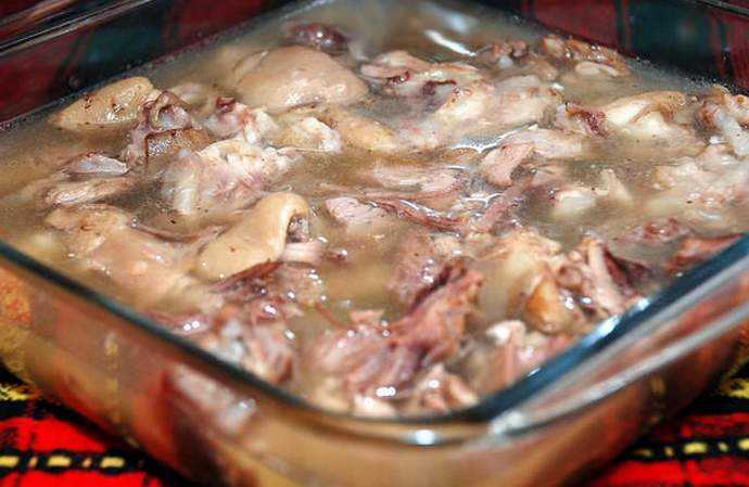 Холодец из свиных ножек и курицы — простые и вкусные рецепты приготовления