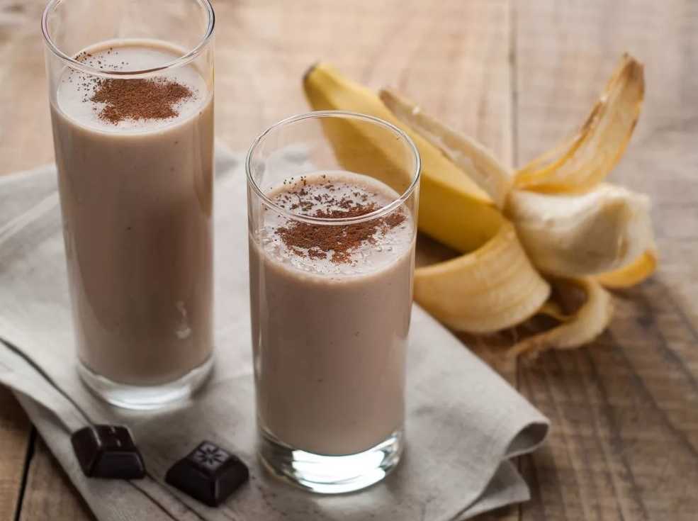 Коктейль молочный с бананом в блендере: рецепты и польза