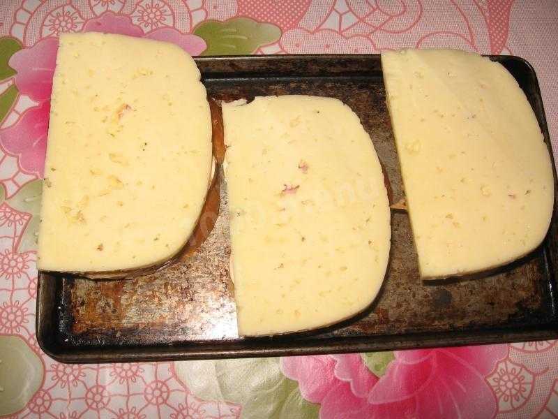 Горячие бутерброды  с яйцом и твердым сыром