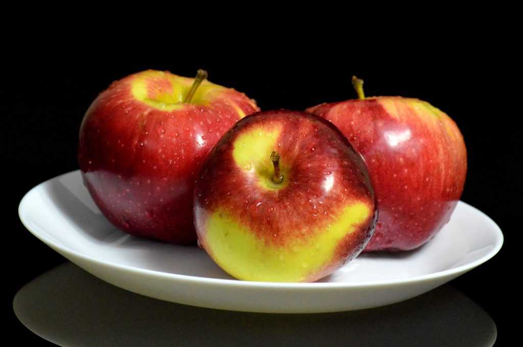 Десерт из яблок в духовке рецепт с фото пошагово - 1000.menu