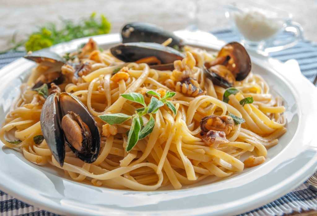 Паста с морепродуктами: 10 вкусных рецептов (пошагово)