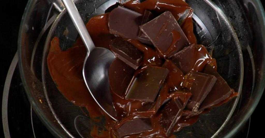 Как расплавить шоколад в домашних условиях: 7 способов + рецепт глазури | все очень просто