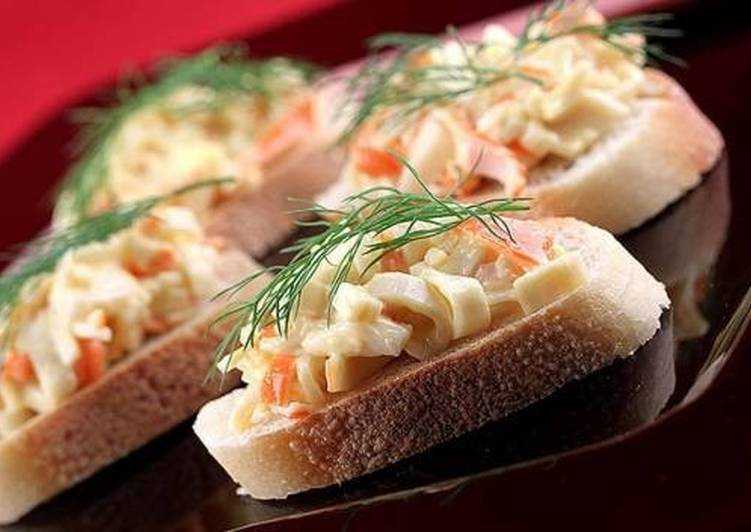 Бутерброды с крабовыми палочками,  сыром и сметаной рецепт с фото - 1000.menu