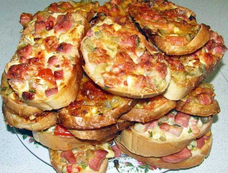 Горячие бутерброды с колбасой и сыром в духовке - рецепты с фото для вас