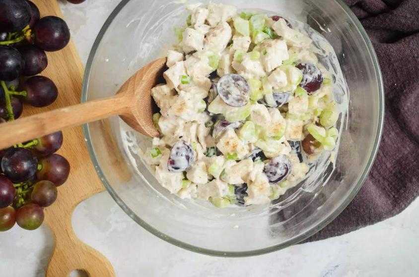 Салат тиффани с курицей и виноградом: классический пошаговый рецепт с фото. как приготовить салат тиффани с грибами, мясом, кедровыми и грецкими орехами, ананасом и черносливом: слои