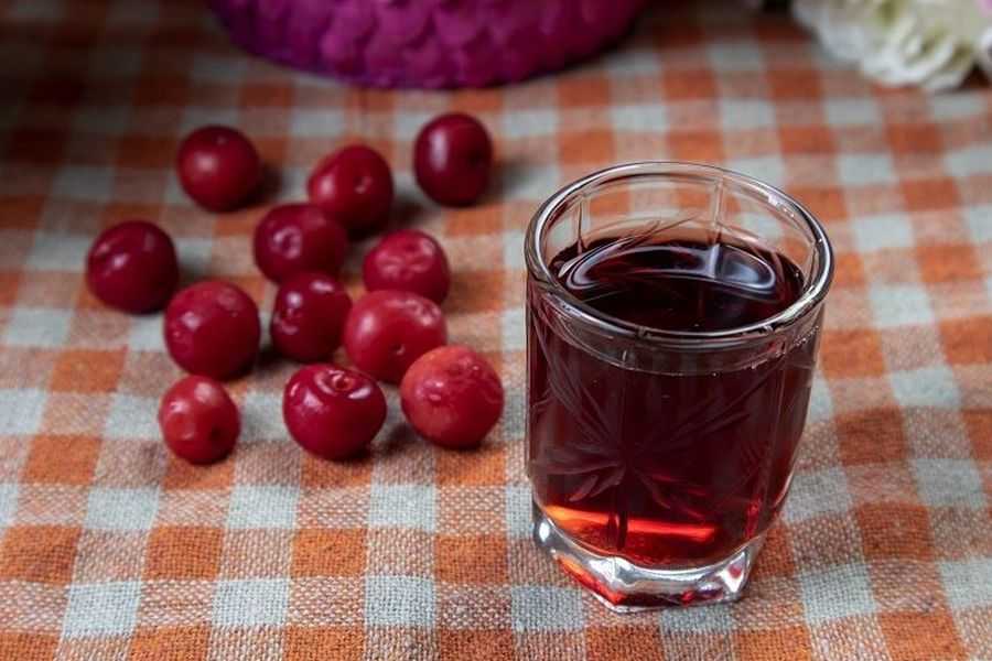 Рецепты вишневого ликера. как приготовить в домашних условиях?