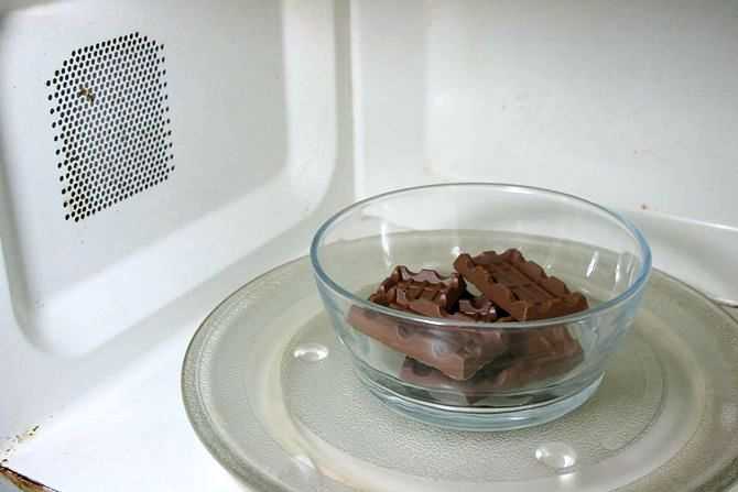 Как растопить шоколад в микроволновке для украшения торта