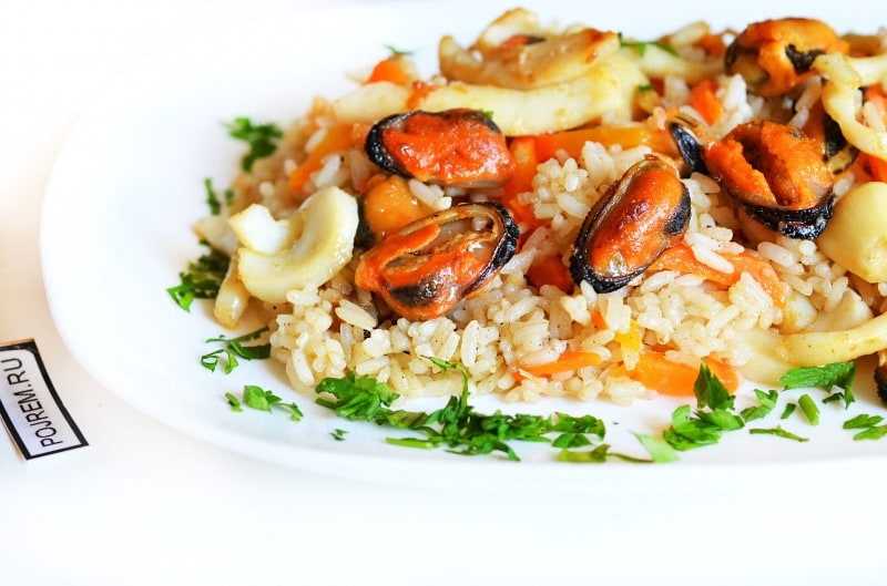 Рис с морепродуктами рецепт с фото пошагово и видео - 1000.menu