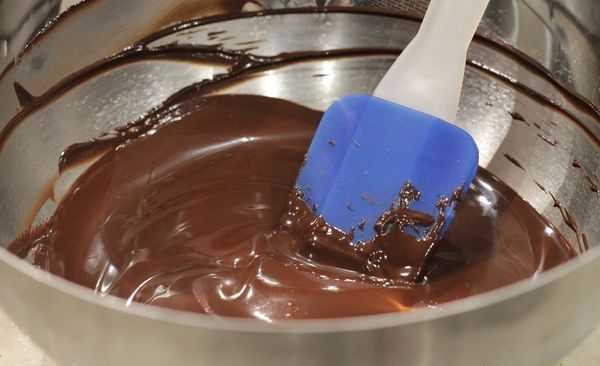 Как растопить шоколад в микроволновке, как правильно расплавить