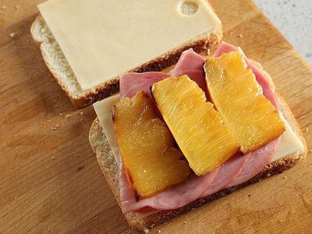 Бутерброды с ананасом и сыром в духовке - все рецепты