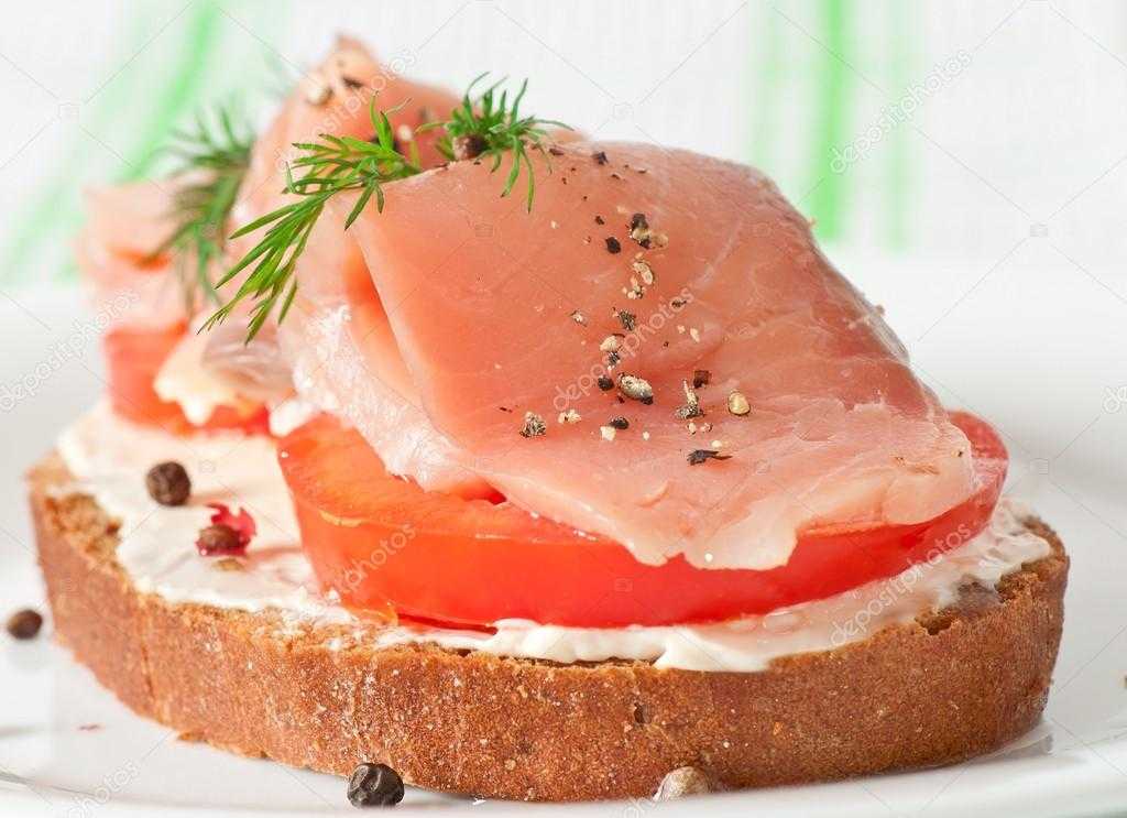 Бутерброды с красной рыбой - 12 вкусных рецептов (пошагово)