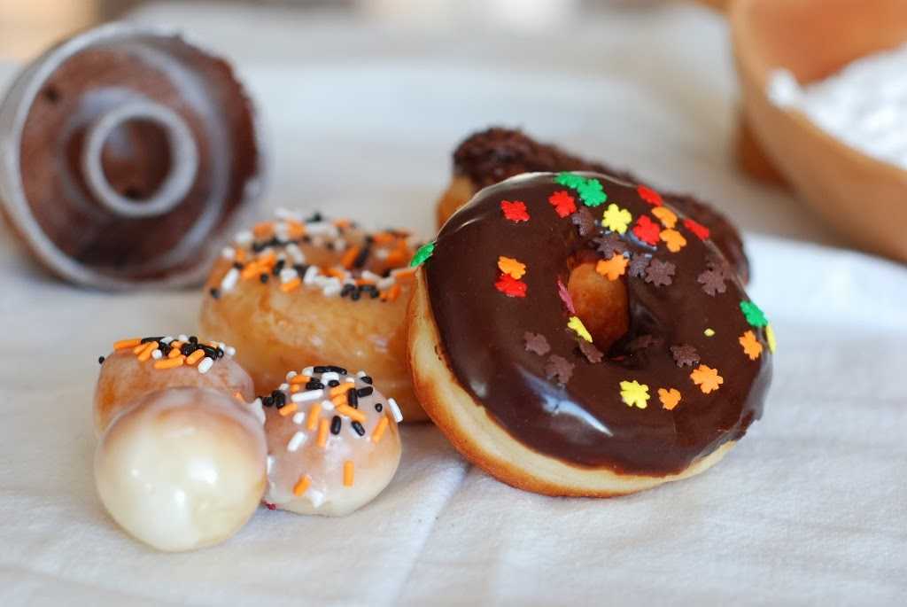 Пончики донатс — 6 рецептов сладостей по-американски