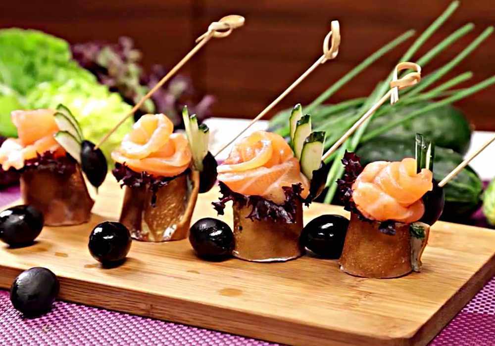 Канапе с оливками на шпажках с рыбой и огурцами рецепт с фото - 1000.menu