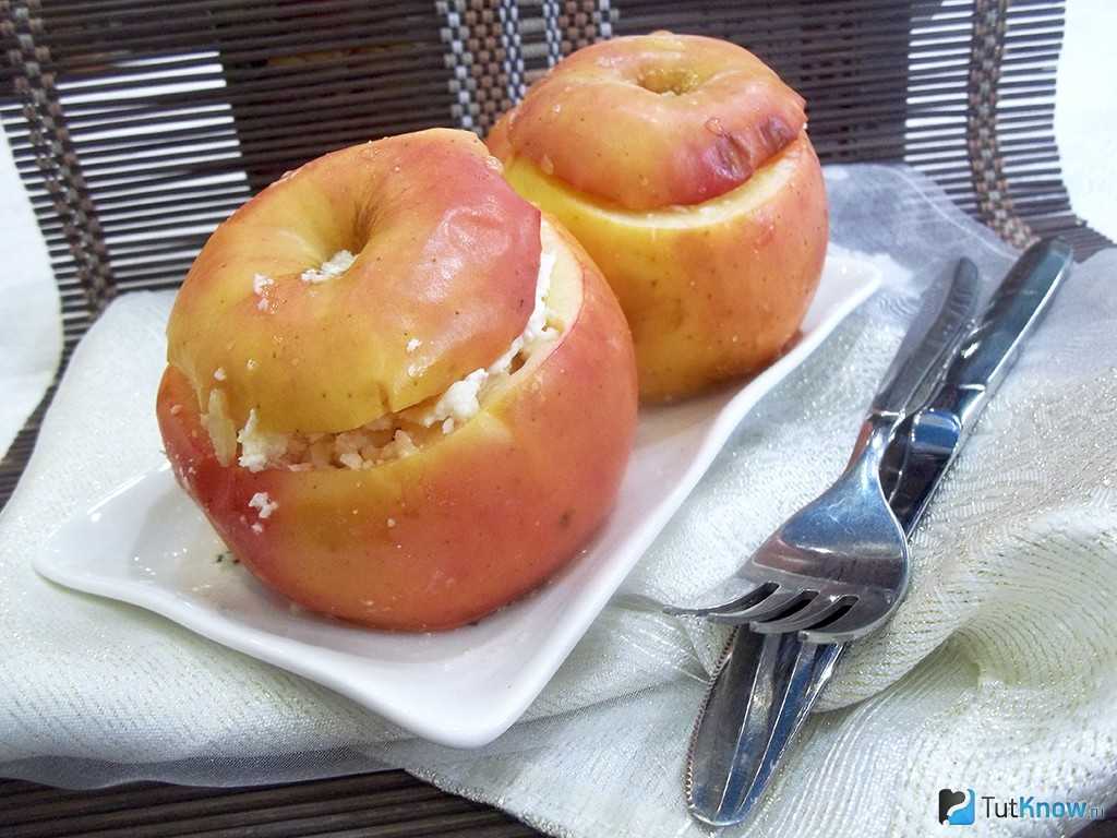 Яблоки запеченные в микроволновке с корицей