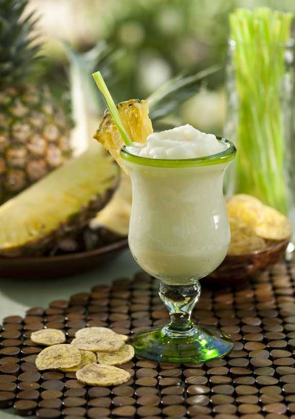 Коктейли с ананасовым соком: 33 рецепта с фото