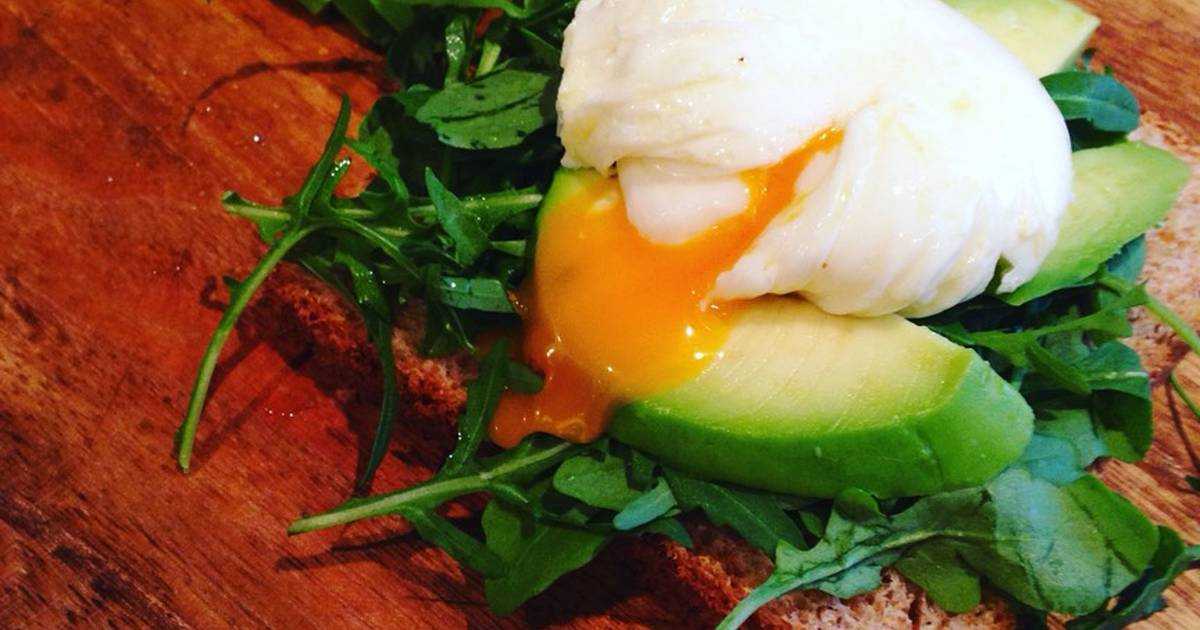 Бутерброд с яйцом пашот и авокадо рецепт с фото - 1000.menu