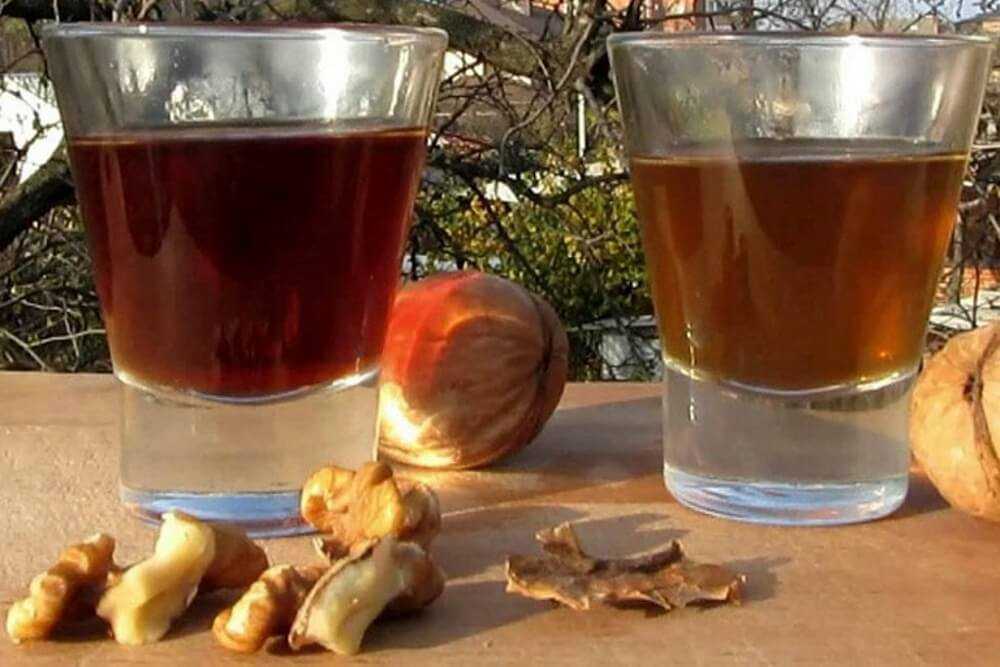 Настойка на перегородках грецкого ореха на самогоне: рецепты приготовления, и как настоять напиток в домашних условиях