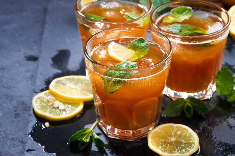 Зеленый чай с мятой: польза и вред для мужчин, женщин и детей, какие есть противопоказания к употреблению, а также с чем, кроме лимона, можно заваривать напиток?