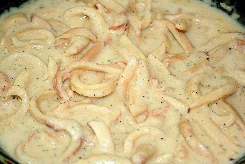 Кольца кальмара в хрустящем кляре, жареные на сковороде — простые рецепты