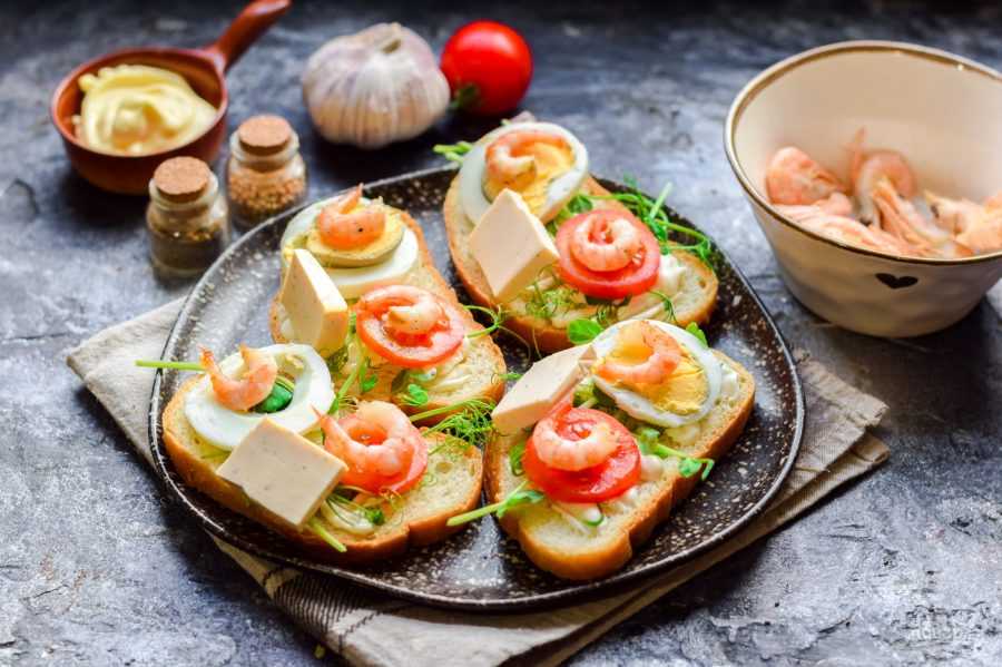 Бутерброды с креветками: рецепт с фото пошагово. как сделать бутерброды с креветками и огурцом?