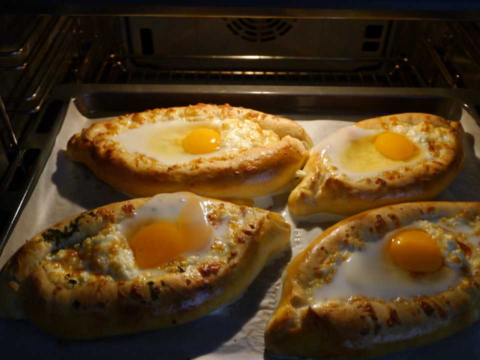 Рецепт сосиски лодочки с яйцом