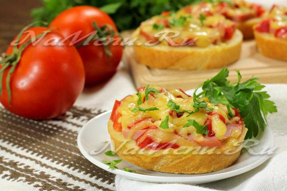 Бутерброды с помидорами, сыром, и чесноком (горячие в духовке и закусочные)