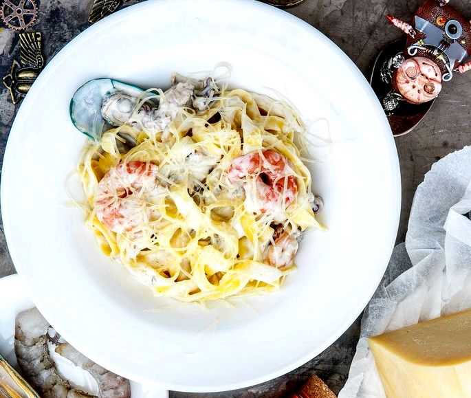 Спагетти с морским коктейлем – рецепты