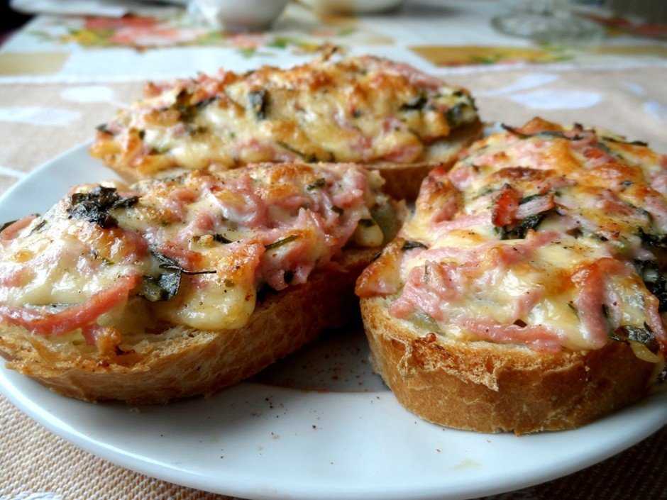 Бутерброды в духовке с помидорами рецепт с фото пошагово - 1000.menu