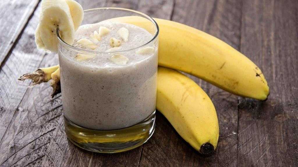 Бананово-шоколадный коктейль с молоком: 4 супер-рецепта