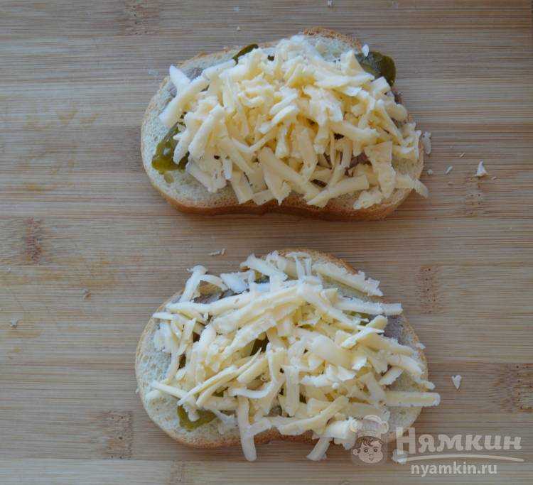 Горячие бутерброды с колбасой и сыром в духовке - рецепты с фото для вас