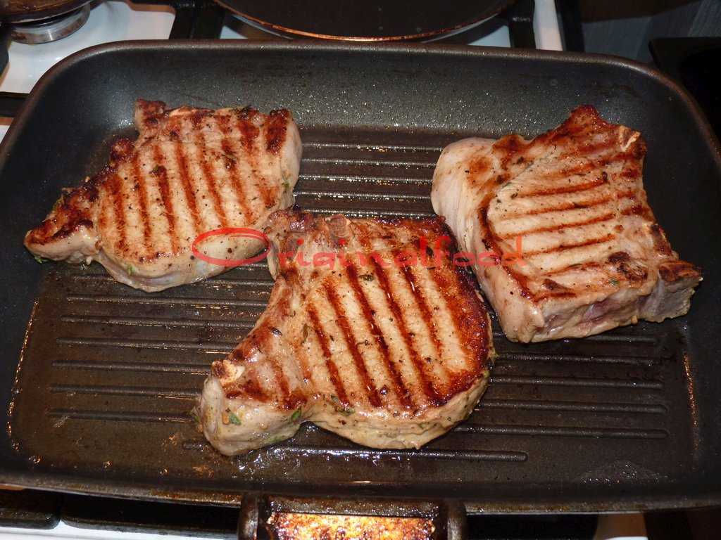 Антрекот на сковороде – ресторанное блюдо в домашнем меню. готовим антрекоты на сковороде из говядины, свинины и баранины