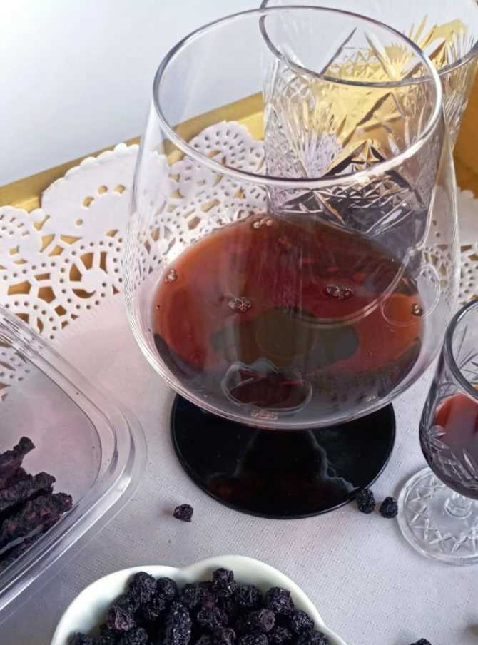 Настойка на черной смородине на водке - рецепты из замороженной и свежей ягоды