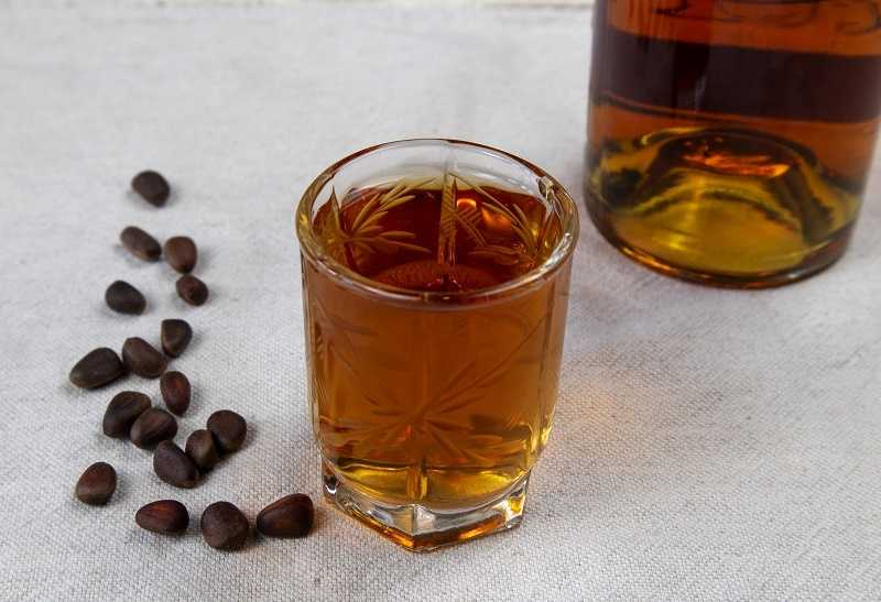 Топ-6 лучших рецептов настойки на спирту с кедровыми орешками. польза и вред такого средства