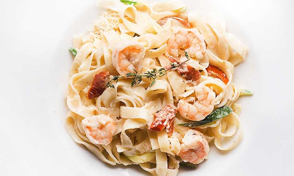 Спагетти с морепродуктами в сливочном соусе: рецепты с фото