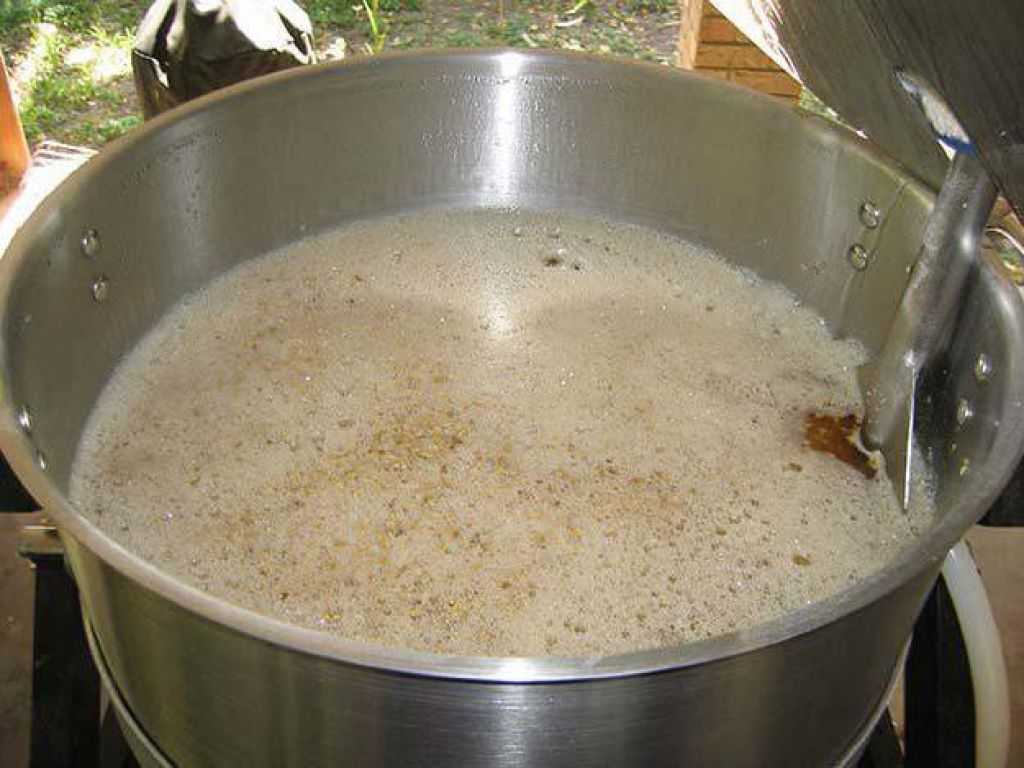 Технология приготовления самогона из риса и рецепт рисовой браги в домашних условиях