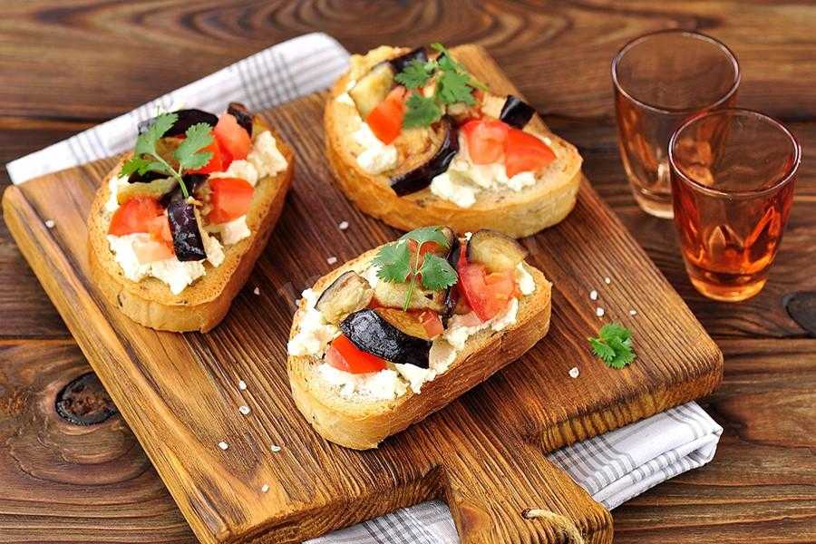 Бутерброды с баклажанами, помидорами и сыром - 8 пошаговых фото в рецепте