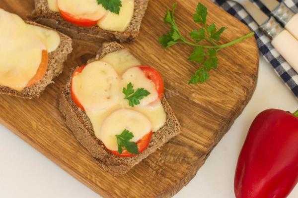 Горячие бутерброды в духовке : 15 простых и вкусных рецептов с фото — kushaisovkusom.ru