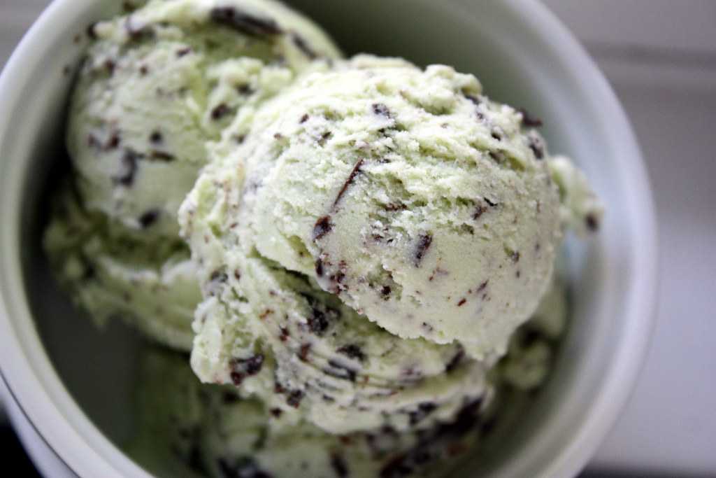 Мятное мороженое с шоколадной крошкой пошаговый рецепт
