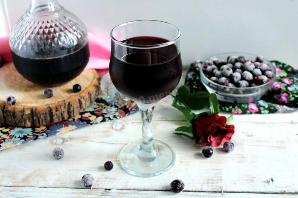 Простой рецепт приготовления вина из красной и черной смородины в домашних условиях