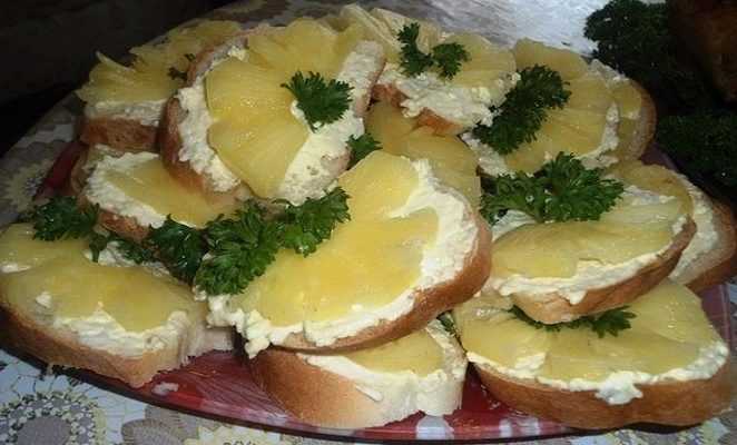 Бутерброды с сыром и чесноком