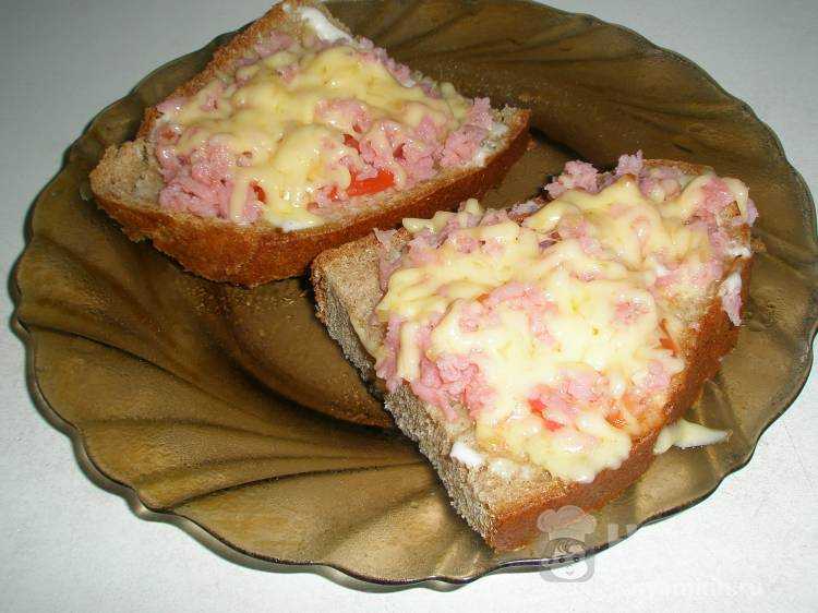 Горячие бутерброды в микроволновке с колбасой и сыром - кушаем вкусно