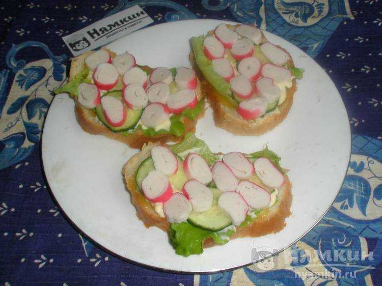 Бутерброды с крабовыми палочками и плавленным сыром - 7 пошаговых фото в рецепте