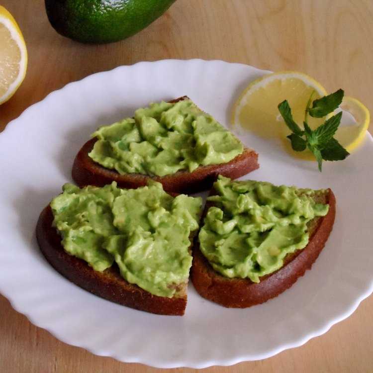 Паста из авокадо: 3 проверенных рецепта питательной закуски