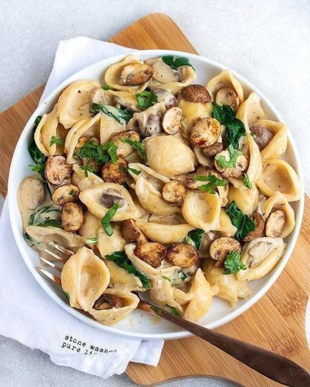 Паста с беконом и грибами в сливочном соусе - 10 пошаговых фото в рецепте