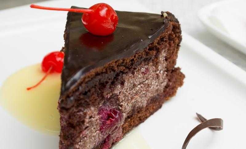 Шоколадный торт с вишней - 7 вкусных рецептов