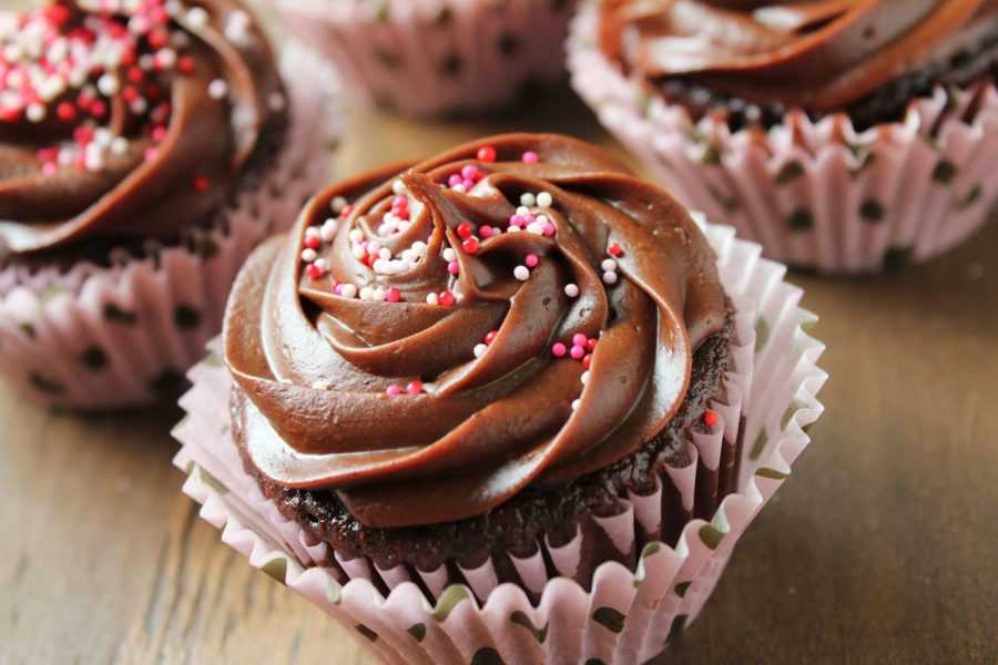 Шоколадные капкейки с шоколадным кремом – 67 рецептов: капкейк | foodini